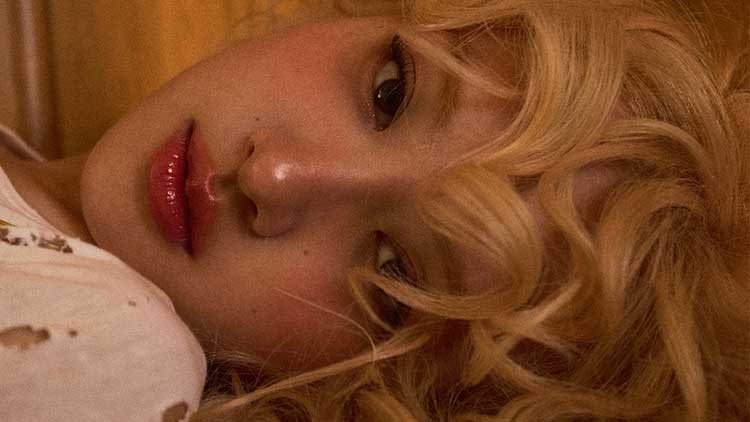 ROSÉ para la portada de su álbum debut en solitario 'rosie'