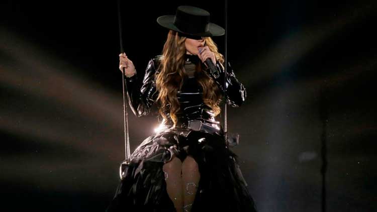 Melody durante su actuación con 'Esa diva' en la final de Benidorm Fest 2025