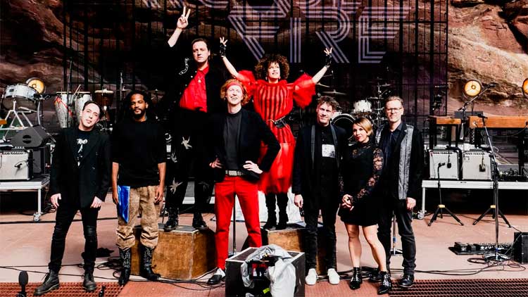 Arcade Fire equipo en directo