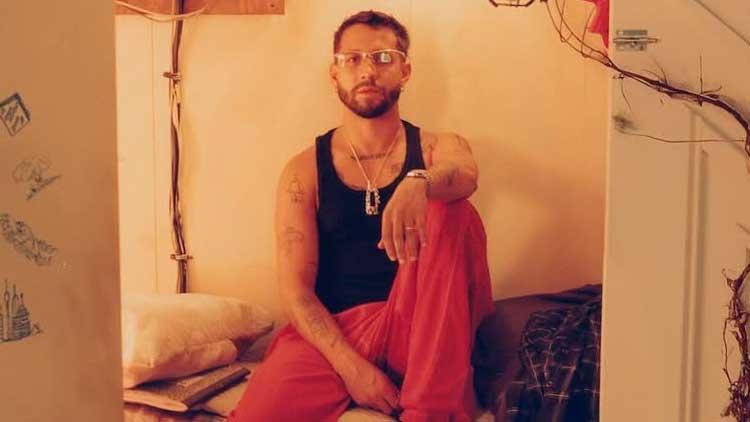 Mora en la portada de 'Lo mismo de siempre'