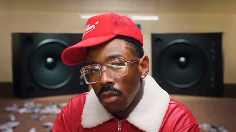 Tyler, the Creator para el videoclip de 'Stop playing with me'