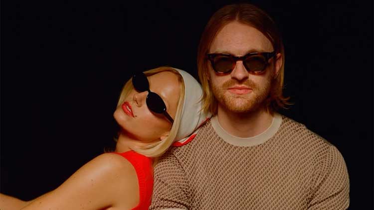 Finneas y Ashe son The Favors