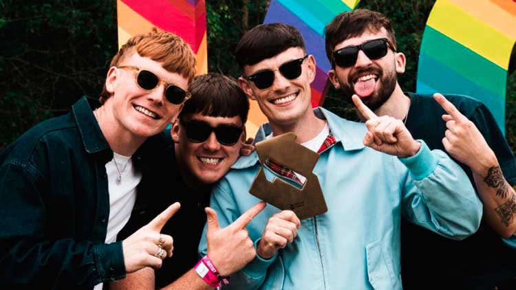 The K's celebran su primer número 1 en la lista británica de álbumes