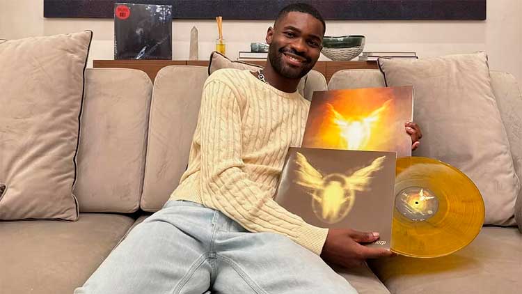 Dave presentando su tercer álbum 'The boy who played the harp'