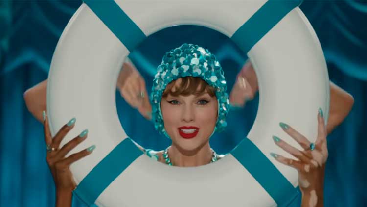 Taylor Swift en el videoclip de 'The fate of Ophelia'