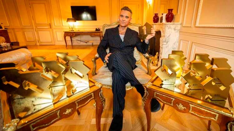 Robbie Williams con sus 16 números 1 de la lista británica de álbumes