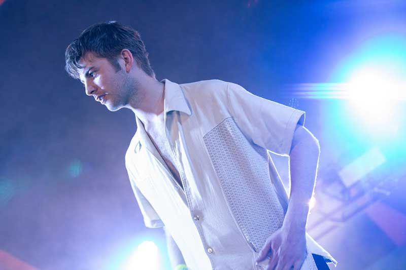 "Grian Chatten en Glastonbury 2019" por Simon Crompton-Reid