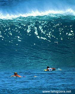 Haciendo surf en Playa Negra, Costa Rica