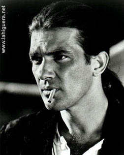 Antonio Banderas, en plan serio