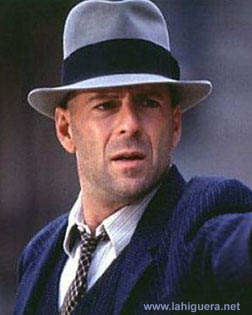 Bruce Willis, siempre con un arma en la mano
