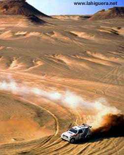 Todo terreno en el París-Dakar
