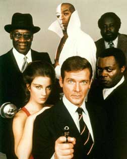 Roger Moore, en James Bond