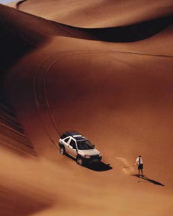 Land Rover, en el desierto