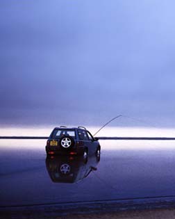 Land Rover, pescando