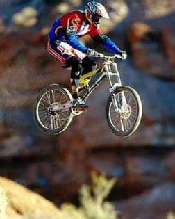 Ciclismo, haciendo piruetas en la montaña