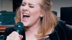 Adele se sale de la tabla con '25'