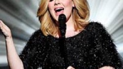 Adele sigue nº1 en la Billboard 200 con '25'