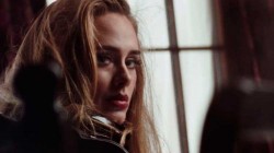 Adele cuarta semana consecutiva número 1 en discos en UK con '30'