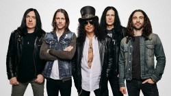 Slash y Myles Kennedy & The Conspirators tocan 'The river is rising' en TV