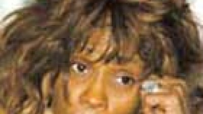 Whitney Houston sigue en problemas con las drogas
