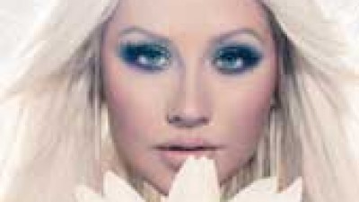 Christina Aguilera interpreta "Make the world move"
