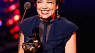 Natalia Lafourcade arrasa en los 16 Grammy Latinos