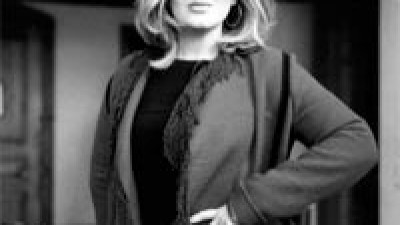 Adele sigue líder en la lista de ventas de discos en España