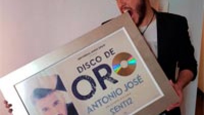 Antonio José número 1 en discos en España con 'Senti2'