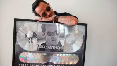 Marc Anthony recibe Disco de Diamante de la RIAA por '3.0'