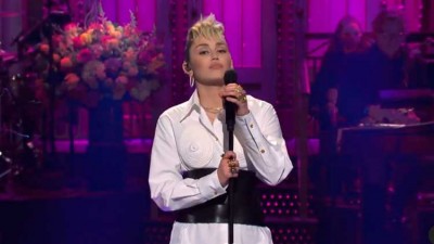 Miley Cyrus en Saturday Night Live 2021