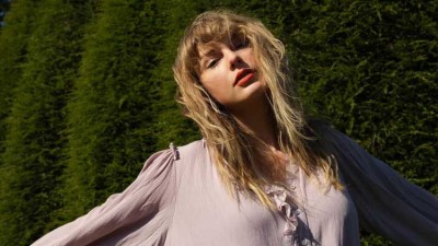 Taylor Swift con 'Evermore' regresa al número 1 en la lista Billboard 200