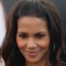 Halle Berry estrena su estrella en el Paseo de la Fama