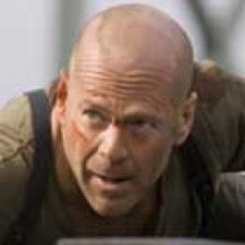 Bruce Willis y Mischa Barton en The Sophomore