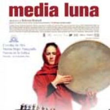 Media luna llega a las salas comerciales
