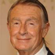 Joel Schumacher podría dirigir el remake de Breaking News