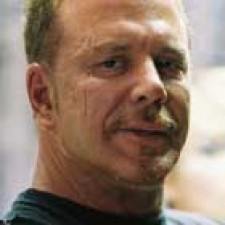 Mickey Rourke por Nicolas Cage en The Wrestler