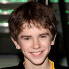 El joven Freddie Highmore en The Beautiful Miscellaneous