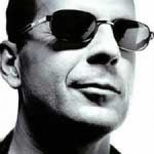 Bruce Willis debutara en la dirección