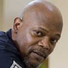 Samuel L. Jackson como Andrew Mwangura