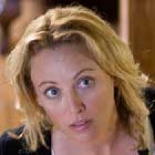 Virginia Madsen en "Father of Invention"