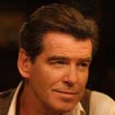 Pierce Brosnan en "All you need is love"