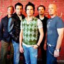 Train presentan For Me, It's You en directo