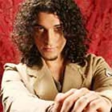 Víctor versiona en catalán dos temas de su disco debut