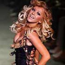 Christina Aguilera compra una pintura lésbica