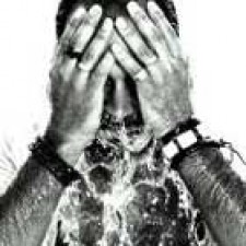 Maita vende ca publica Agua viva