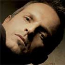 El disco de duetos de Miguel Bose