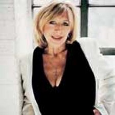 Marianne Faithfull recuperada del cáncer