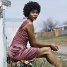 Ayo presenta en España Joyful