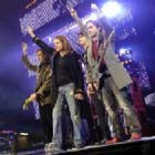 Edición especial de Amar es combatir de Maná