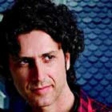 Coti promociona Gatos y palomas en América